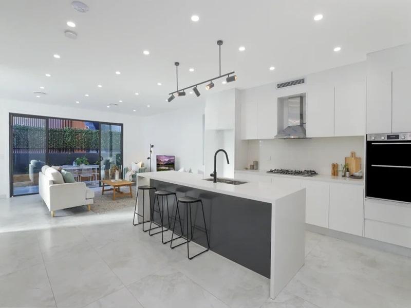 Hill & Viteri Property