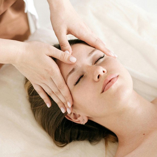 TCM Tui Na/Acupressure (Head/Shoulder Microsystem Massage)